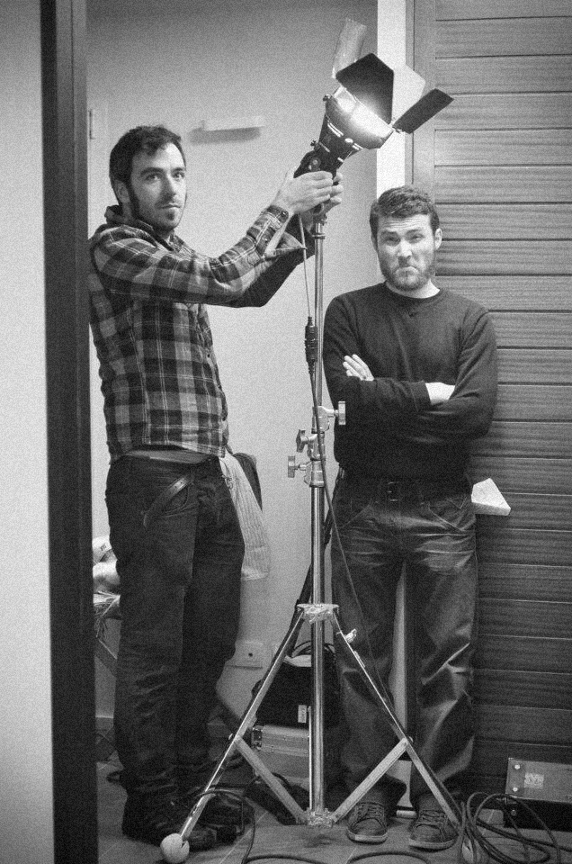 Photo de plateau de tournage du long métrage Le Dragon & le Phoenix - Ici, le chef opérateur et le 1er assistant réalisateur.